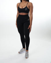 Load image into Gallery viewer, Black Seamless Sports Bra