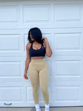 Load image into Gallery viewer, Camel Signature Leggings